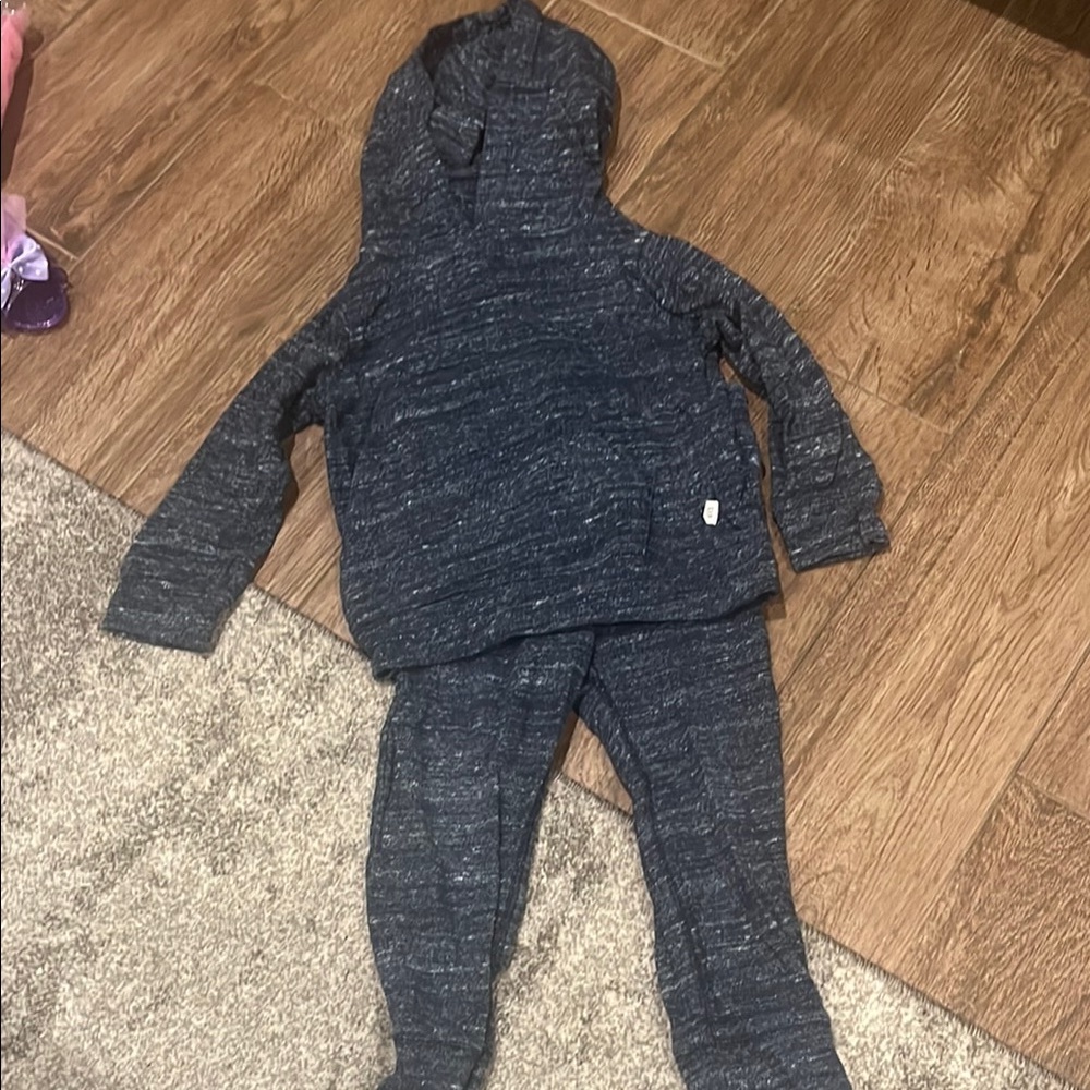 Gap boys navy sweatsuit (sweatshirt and sweatpants) size 3.  Good condition